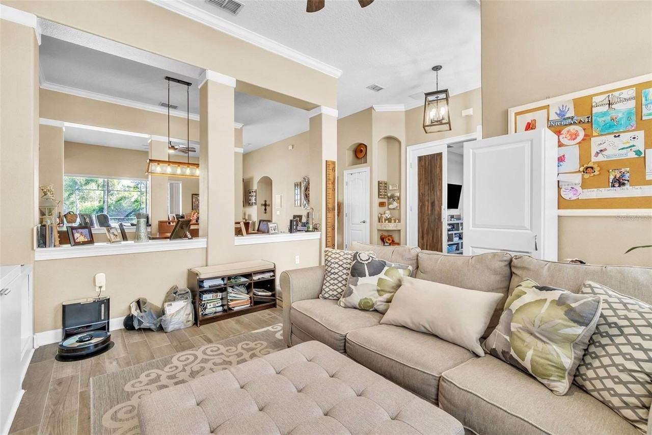 9957 Oak Quarry Dr - Photo 6 of 43