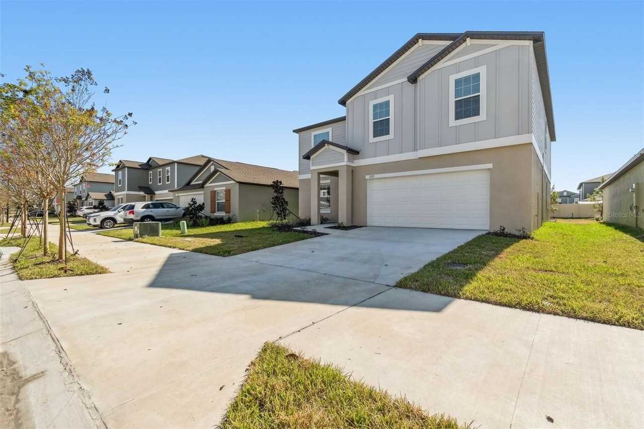 1712 Tropical Oasis Ave - Photo 2 of 50