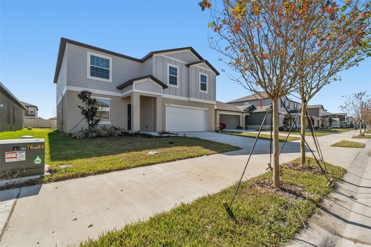 1712 Tropical Oasis Ave - Photo 4 of 50