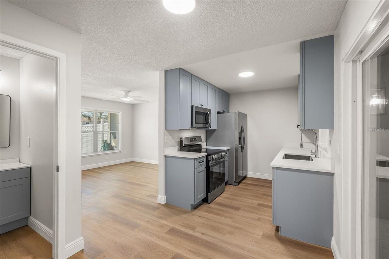 14309 Village View Dr - Photo 5 of 15