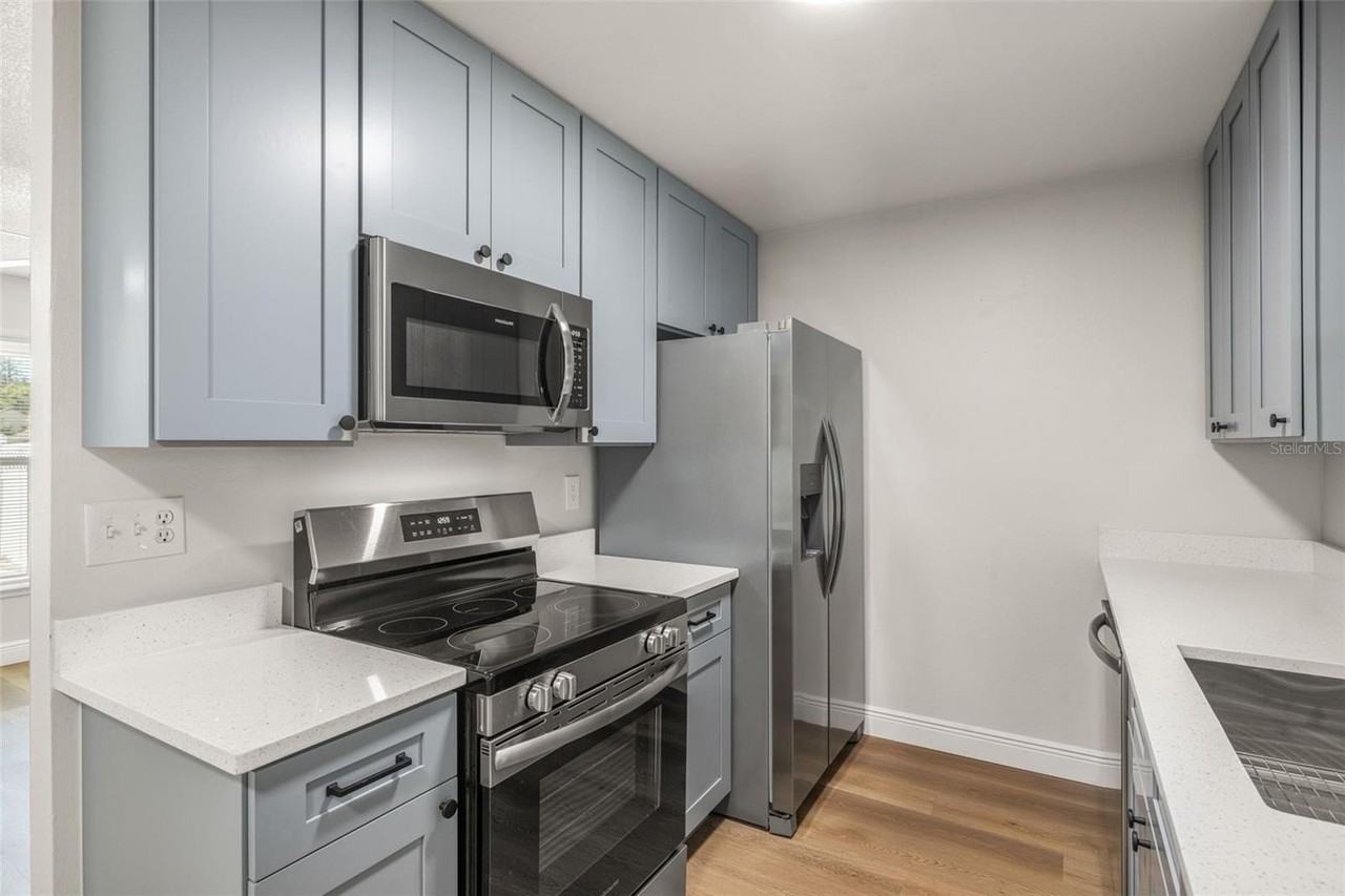 14309 Village View Dr - Photo 6 of 15