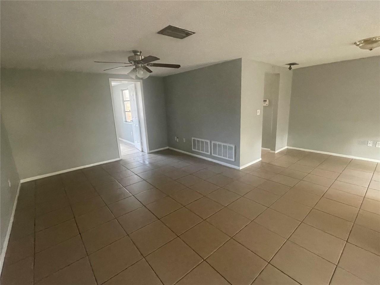 4037 Claremont Dr - Photo 5 of 21