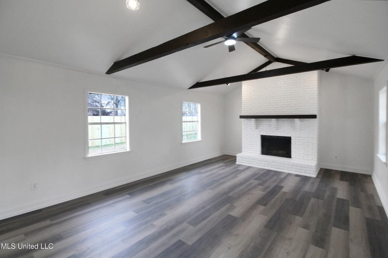 319 Eastwood Ave - Photo 3 of 14