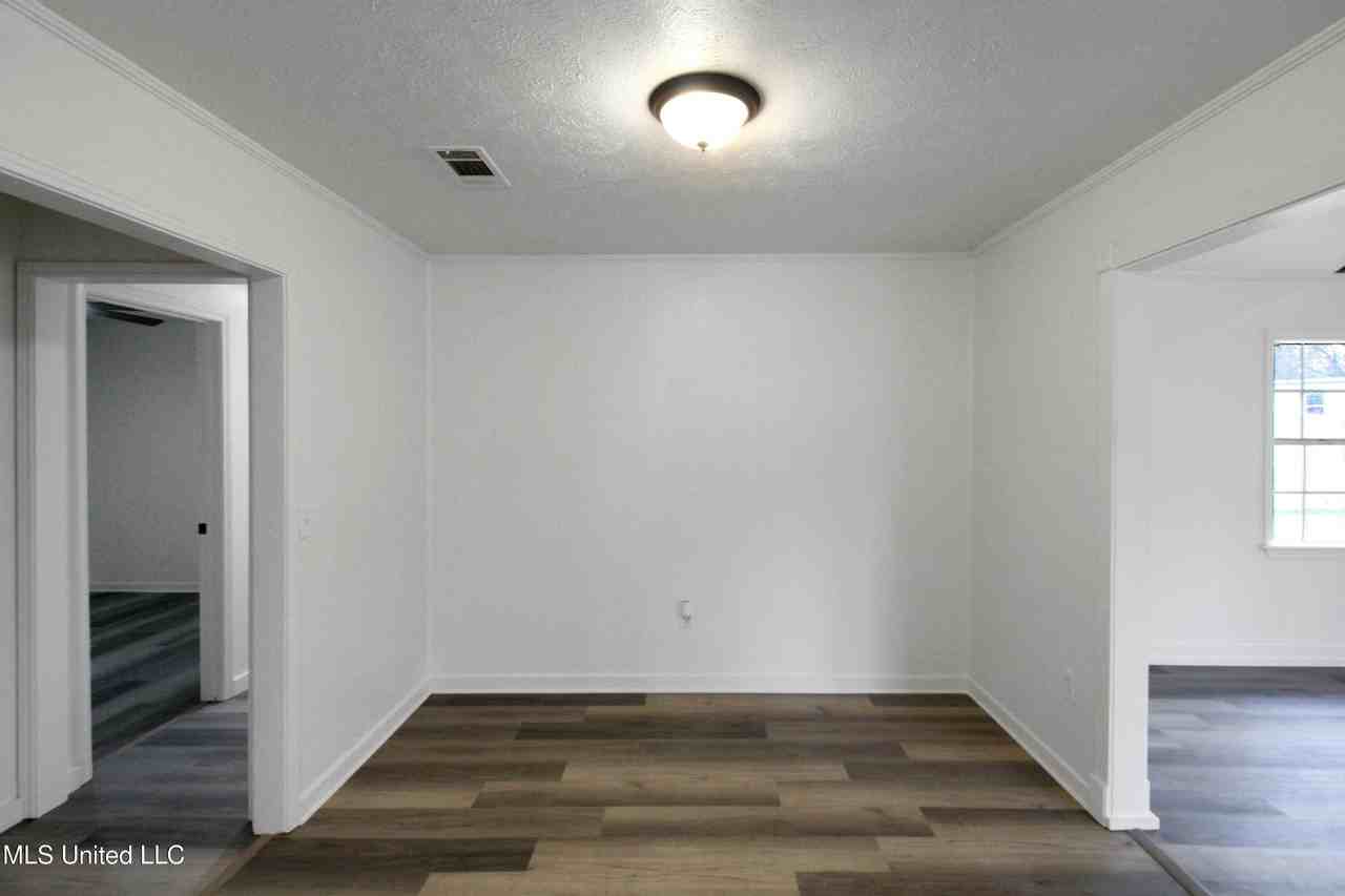 319 Eastwood Ave - Photo 7 of 14