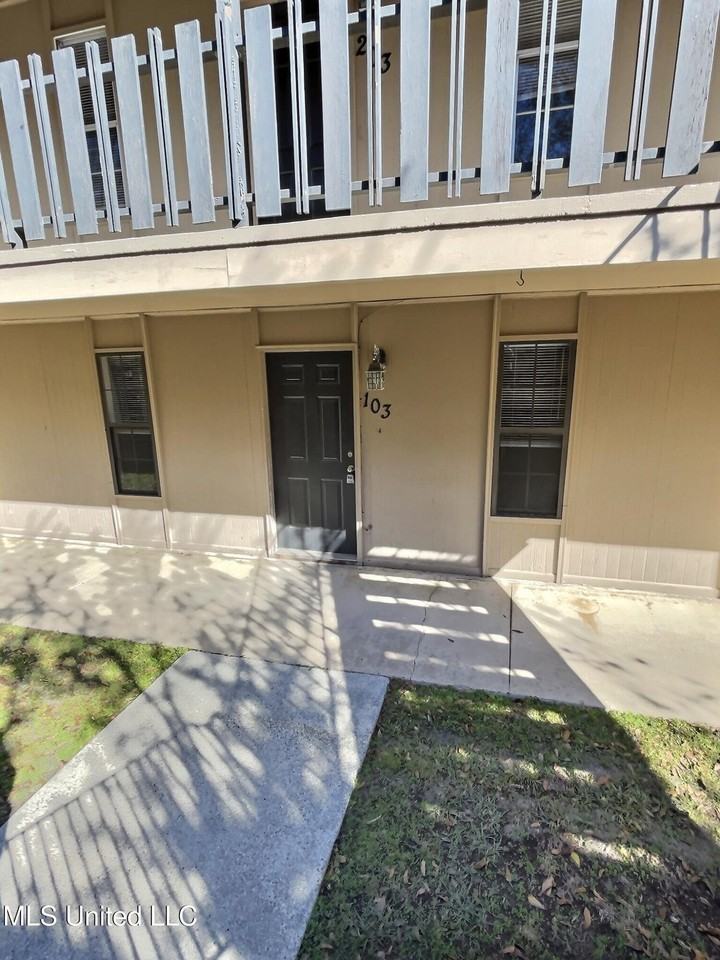 318 Porter Ave Apt 103 - Photo 3 of 10