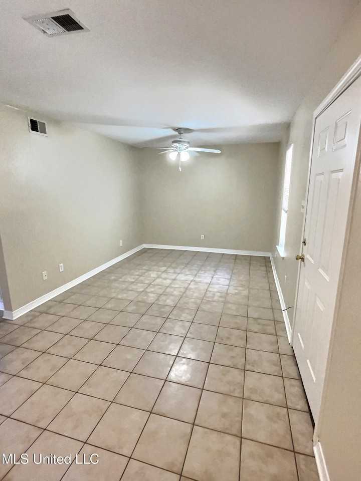 318 Porter Ave Apt 103 - Photo 6 of 10