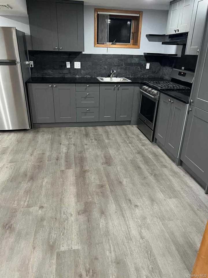 27 Blydenburgh Rd - Photo 4 of 11