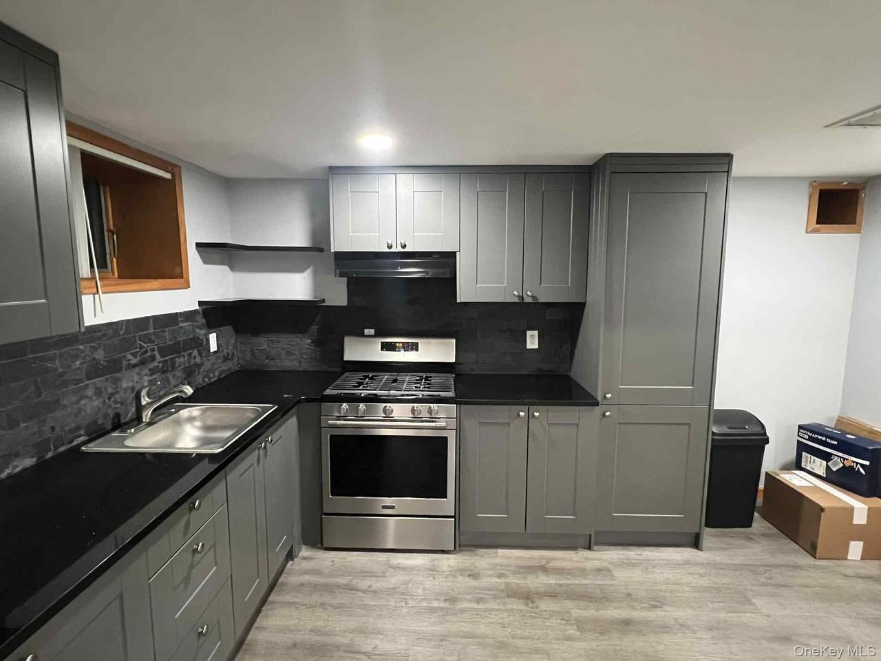 27 Blydenburgh Rd - Photo 6 of 10