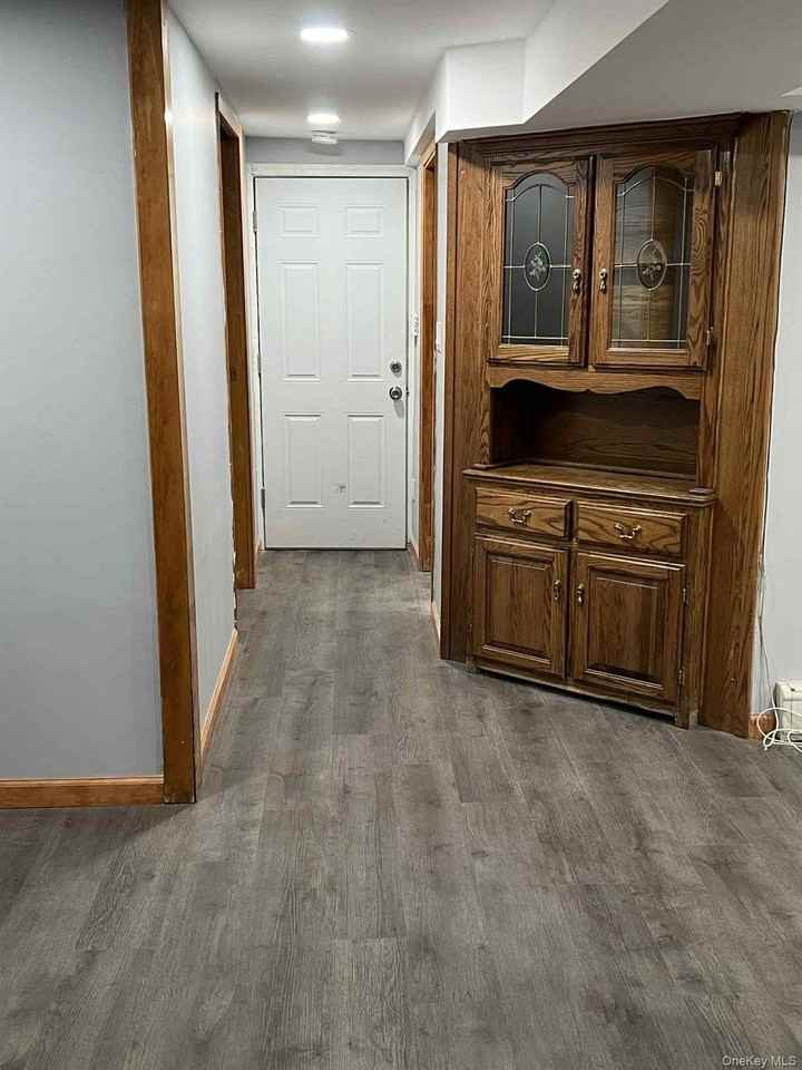 27 Blydenburgh Rd - Photo 7 of 10