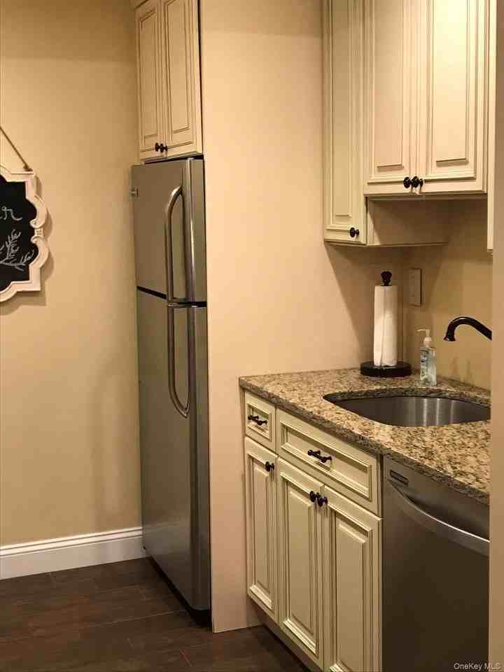 91 Richmond Blvd Unit 1b #1B - Photo 2 of 15