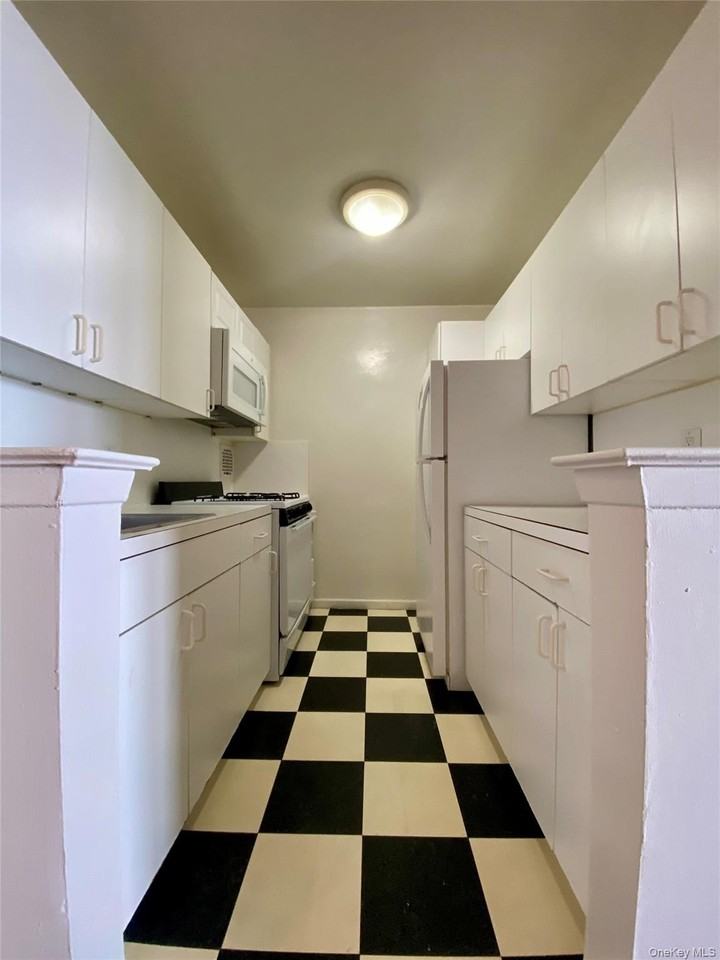 25 Franklin Blvd Apt 4p #4P - Photo 7 of 15