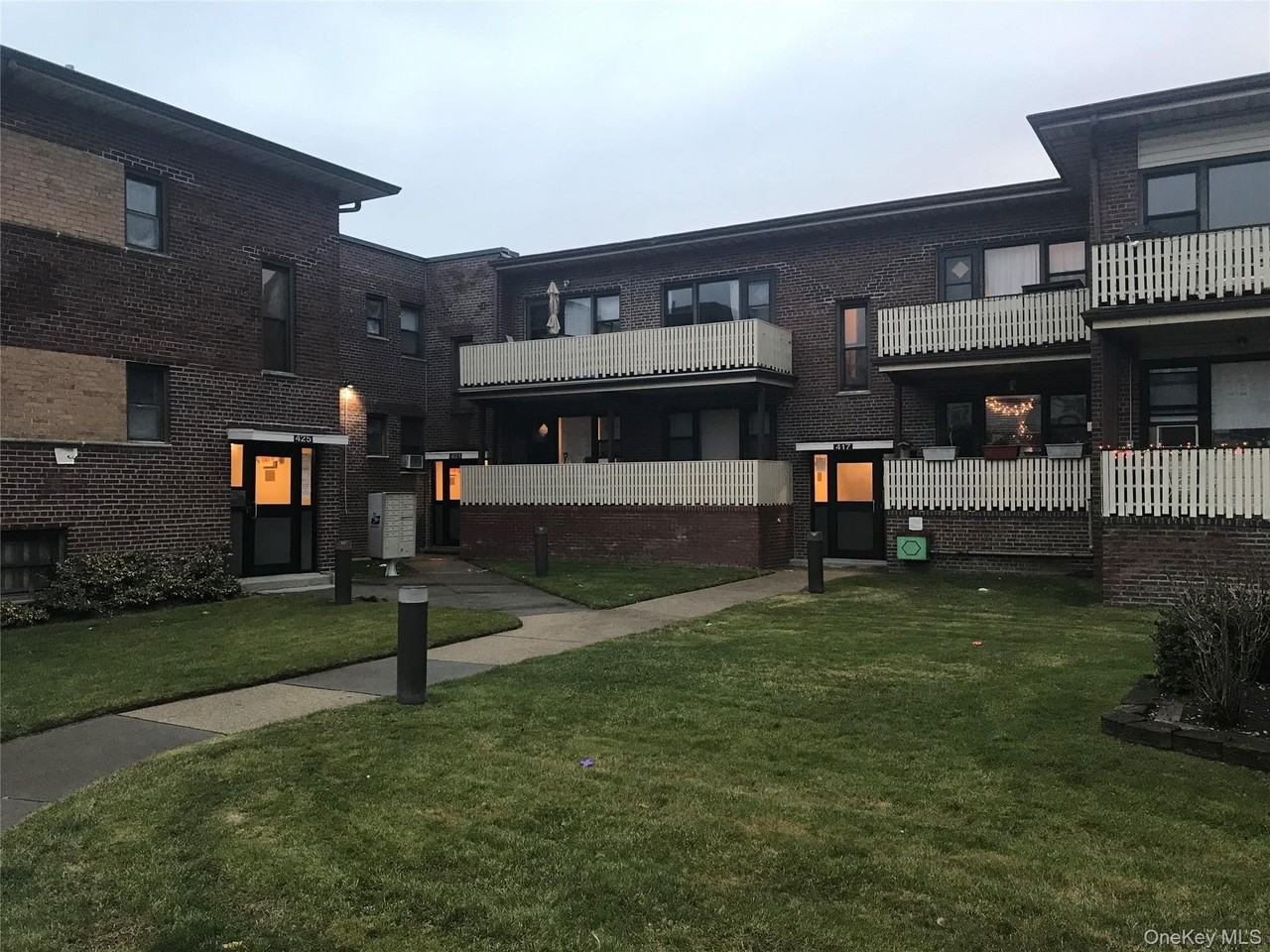 417 W Broadway Apt 2m #2M - Photo 2 of 12