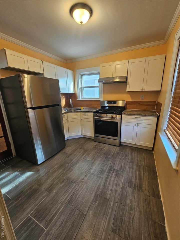 10938 135th St - Photo 3 of 5