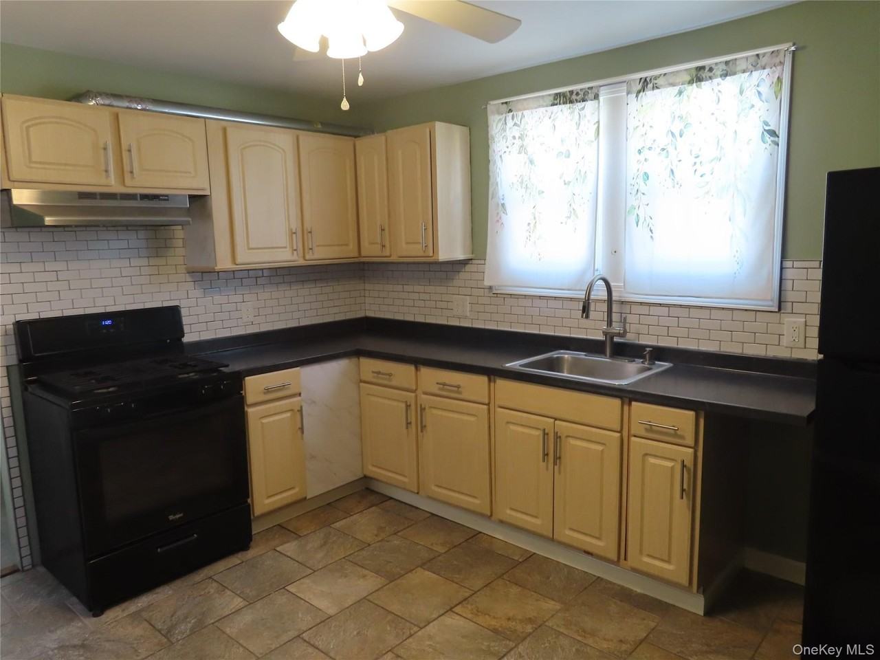 44 Terry St - Photo 3 of 15