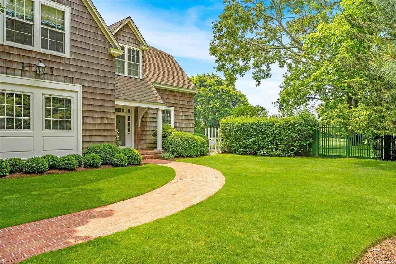 5 Shinnecock Rd - Photo 3 of 35