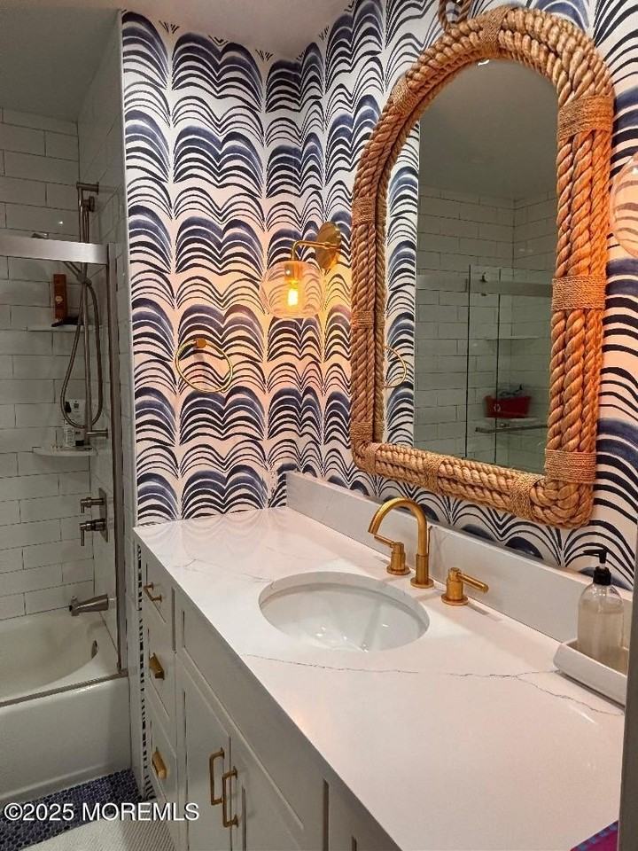 330 330 Sylvania Avenue unit: Summer - Photo 5 of 50