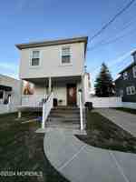 featured image of 215 Cedar St