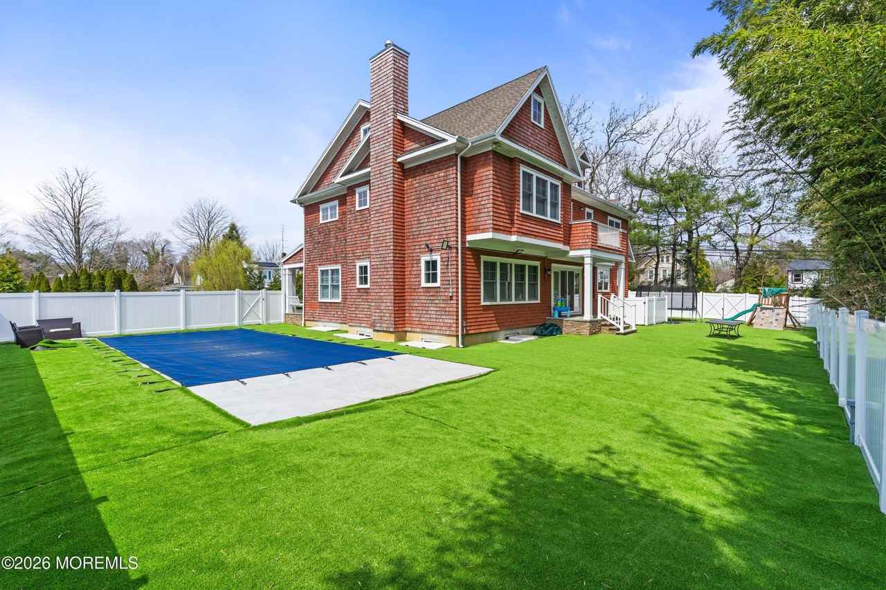 558 Cedar Ave - Photo 3 of 50