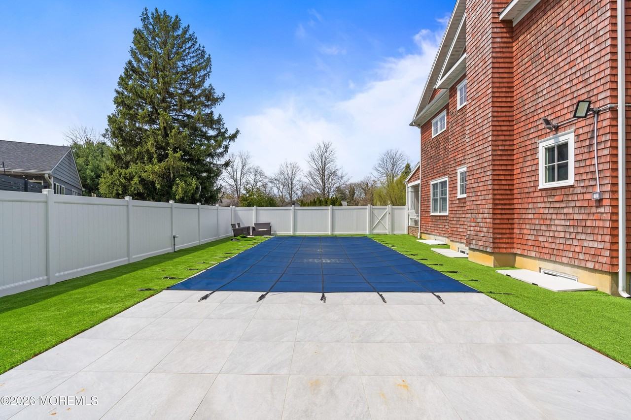 558 Cedar Ave - Photo 4 of 50