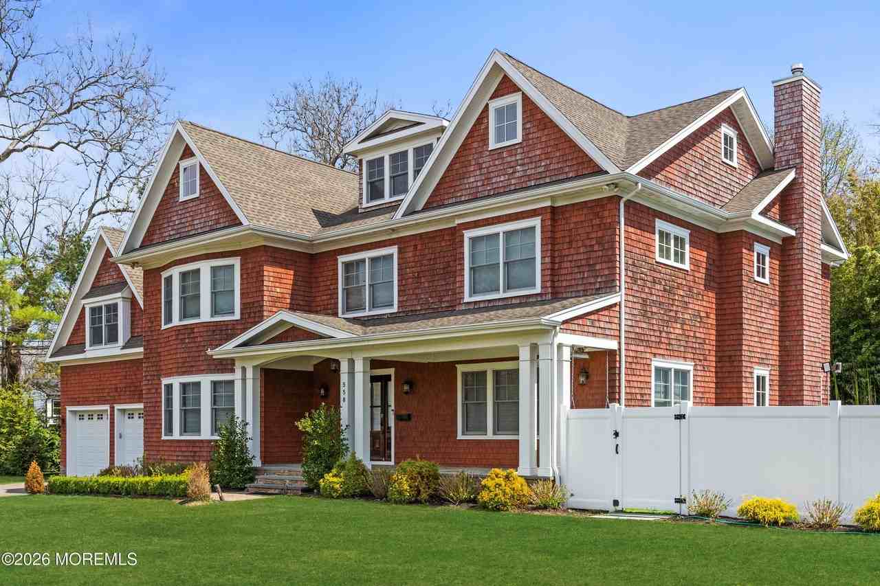 558 Cedar Ave - Photo 5 of 50