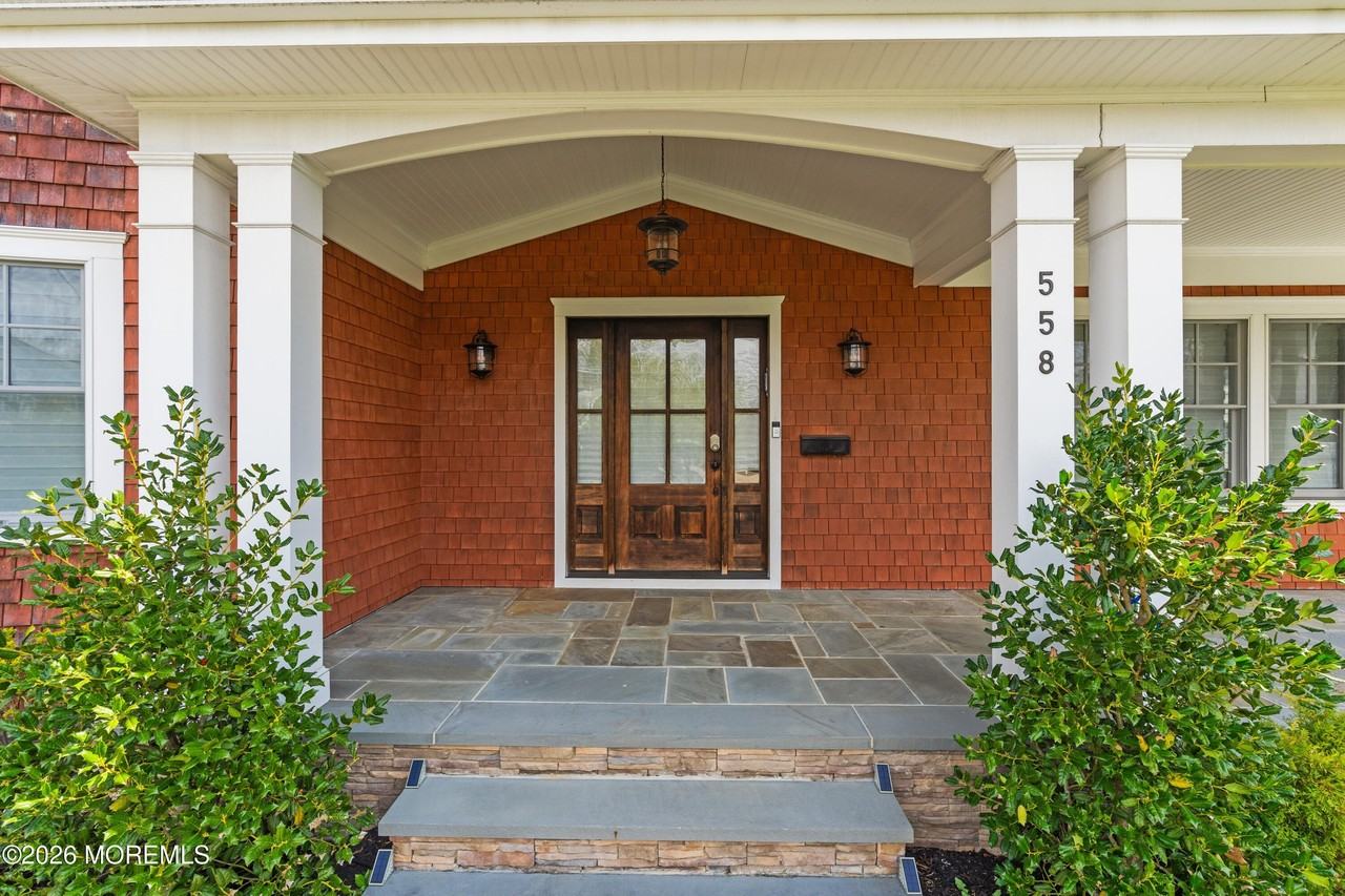 558 Cedar Ave - Photo 6 of 50