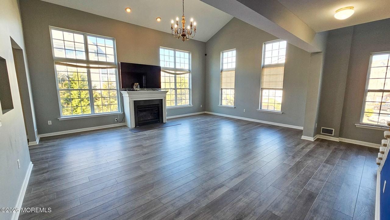 51 Farrah Dr Unit 1611 #1611 - Photo 4 of 33