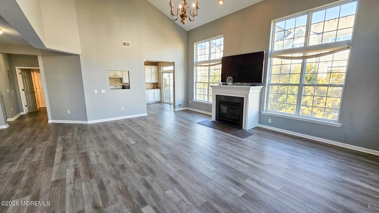 51 Farrah Dr Unit 1611 #1611 - Photo 7 of 33