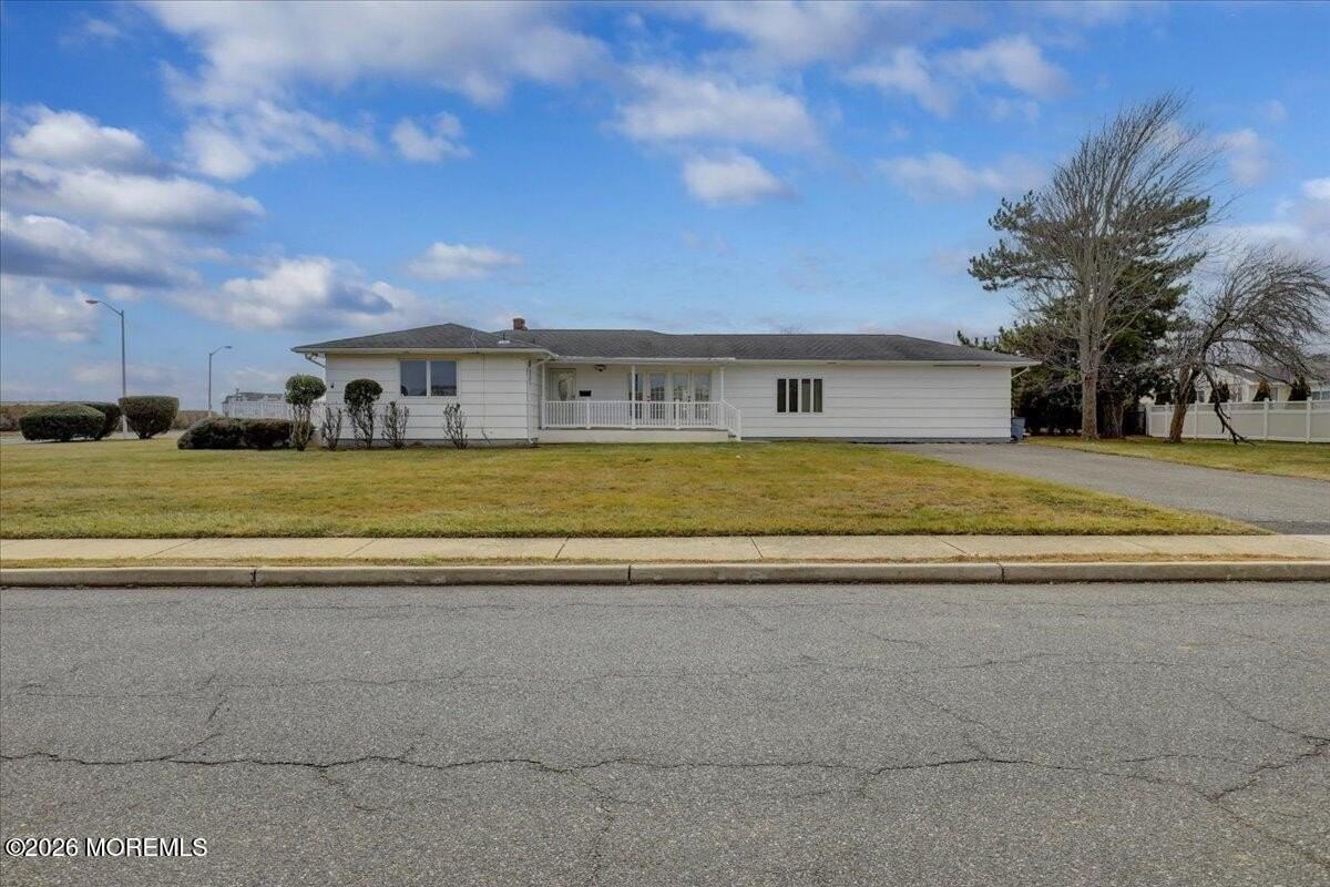 8 Pullman Ave - Photo 7 of 50