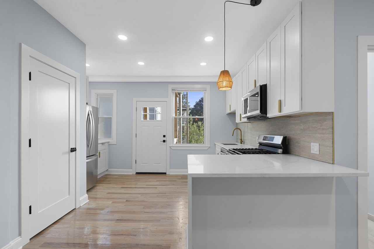 3805 W Belle Plaine Ave Unit 2w #2W - Photo 4 of 10