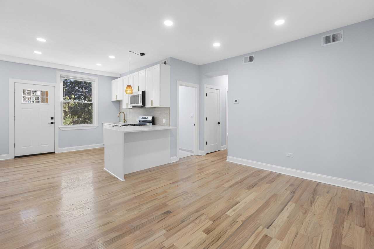 3805 W Belle Plaine Ave Unit 2w #2W - Photo 5 of 10