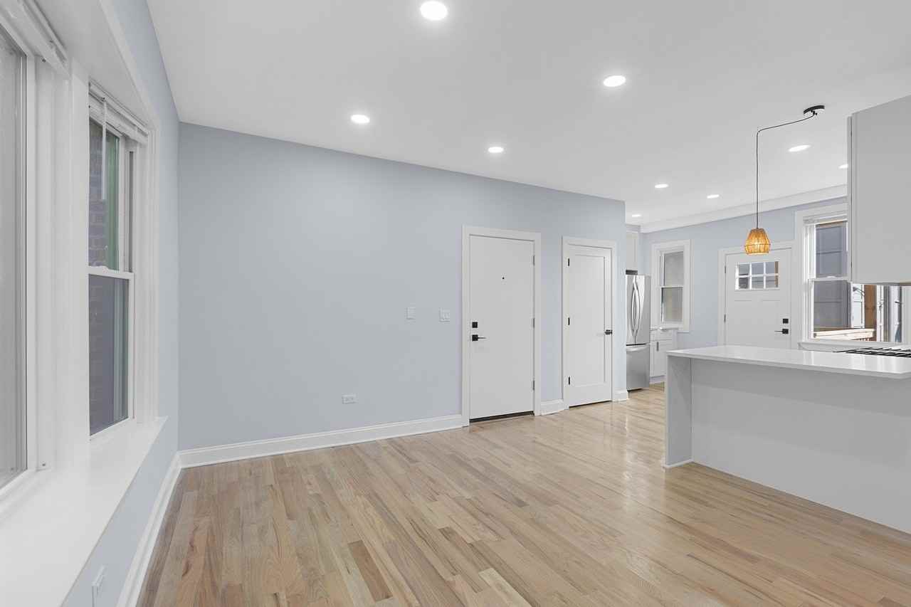 3805 W Belle Plaine Ave Unit 2w #2W - Photo 6 of 10