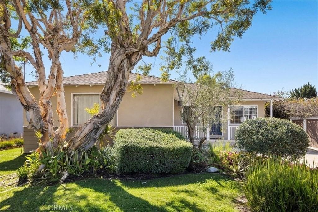 2228 Warfield Ave - Photo 4 of 31