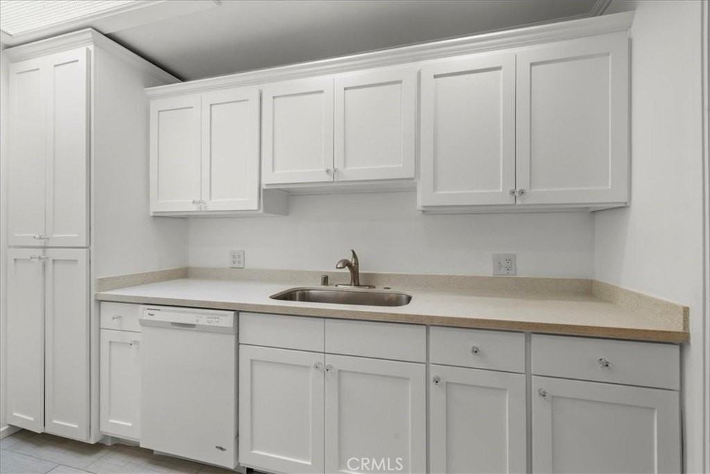 2228 Warfield Ave - Photo 7 of 31