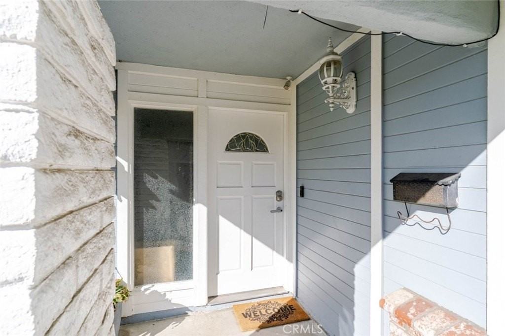 19833 Blythe St - Photo 2 of 28