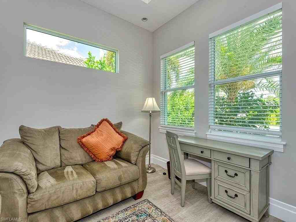 712 108th Ave N - Photo 4 of 34