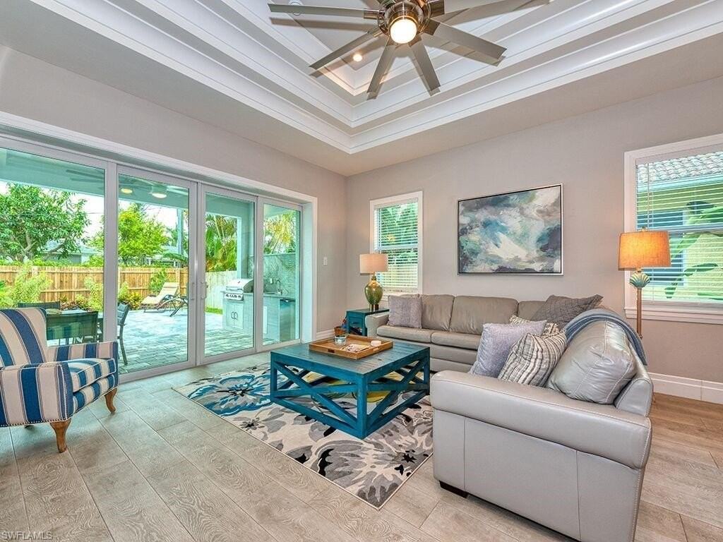 712 108th Ave N - Photo 7 of 34