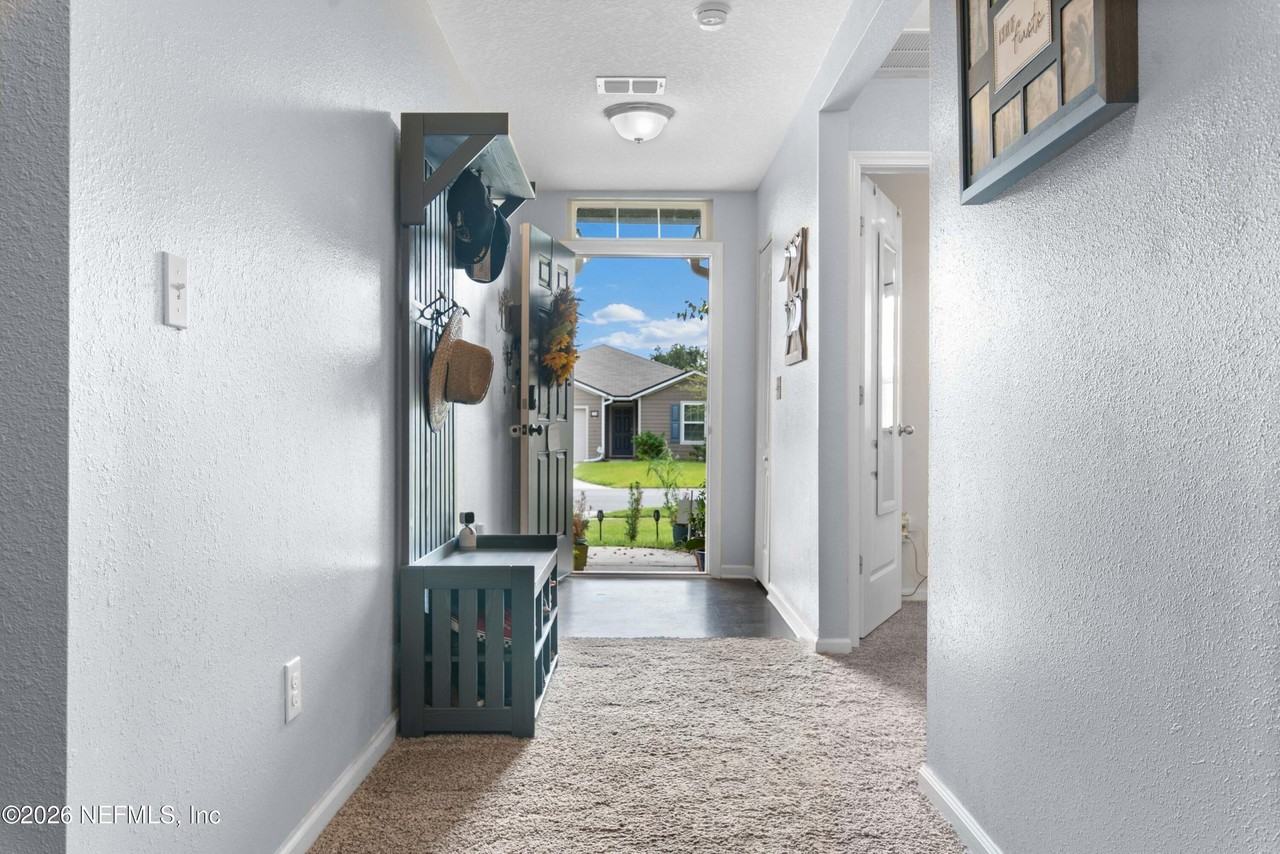 71 Cody St - Photo 2 of 6