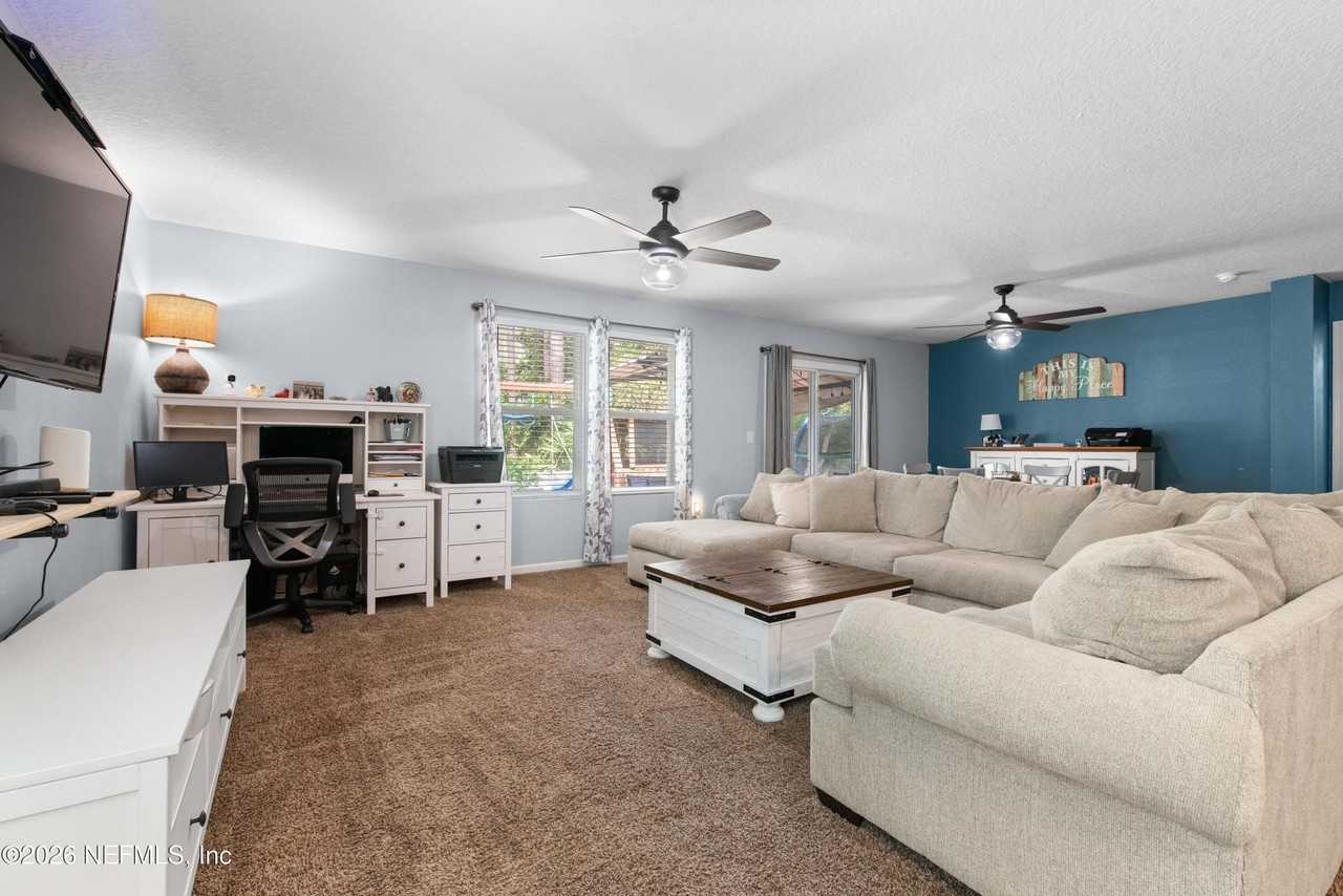 71 Cody St - Photo 4 of 6