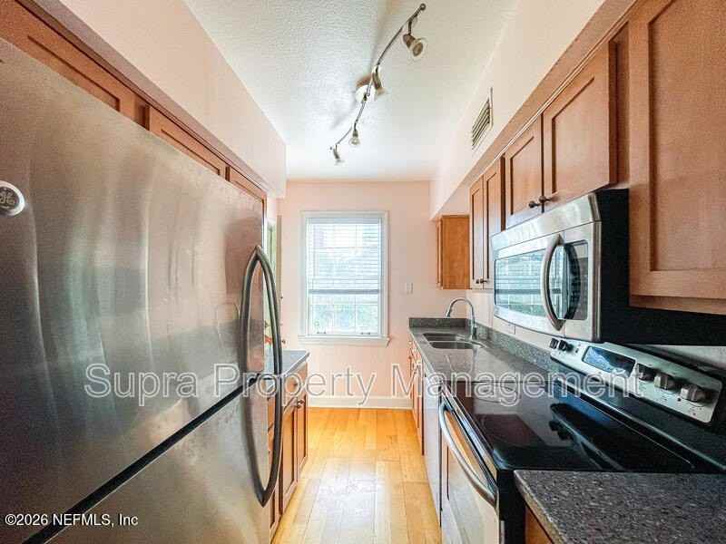 1550 Palm Ave Unit 1550 #1550 - Photo 5 of 23