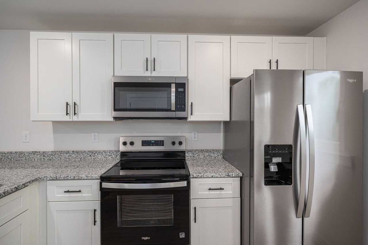 Modern Townhome for Rent – Modern Living at Its Best! - Photo 2 of 13