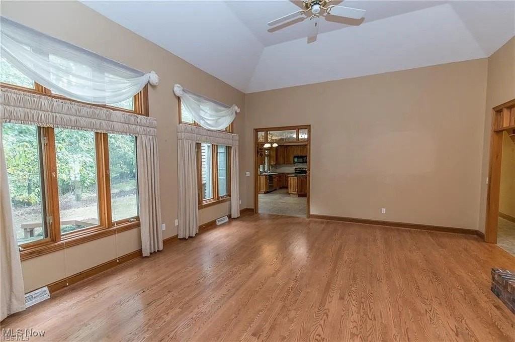 7264 Forestwood Dr - Photo 4 of 34