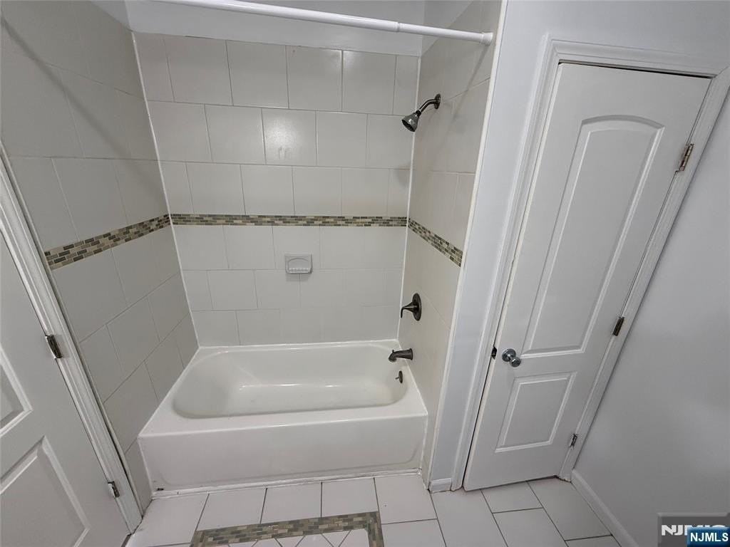 55 Westervelt Ave - Photo 3 of 23