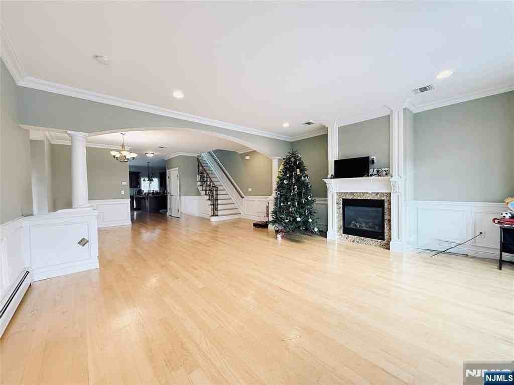 35 W Edsall Ave - Photo 2 of 15