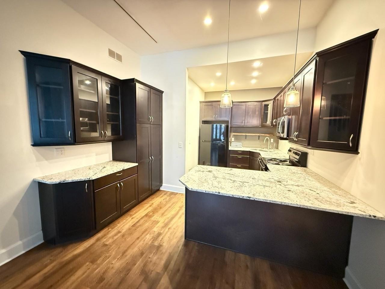 822 Scott St - Photo 3 of 19