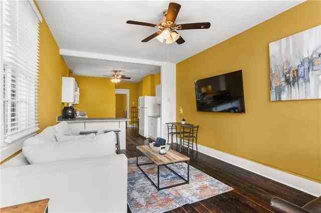 3425 Dauphine St - Photo 2 of 13