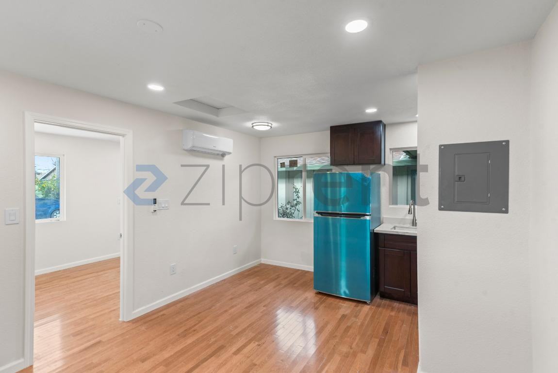 4564 Angeles Ave - Photo 6 of 20