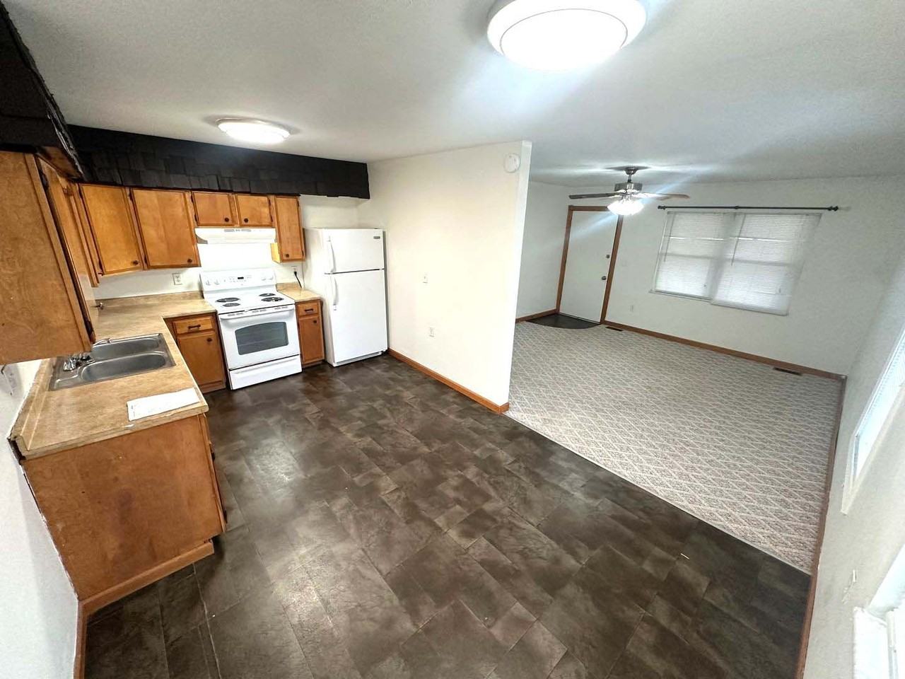 3028 Meadowview Dr - Photo 3 of 16