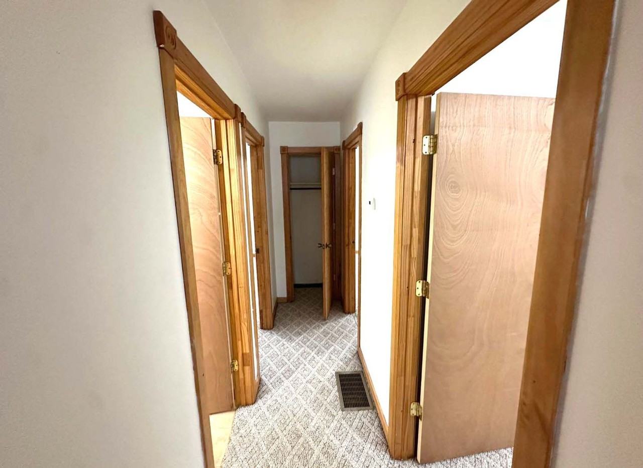 3028 Meadowview Dr - Photo 5 of 16