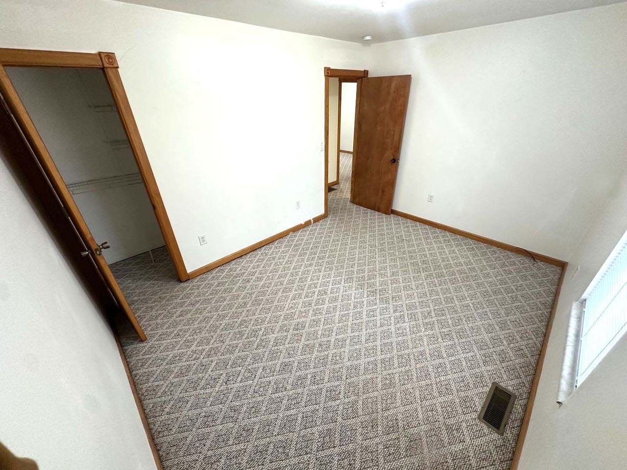 3028 Meadowview Dr - Photo 6 of 16