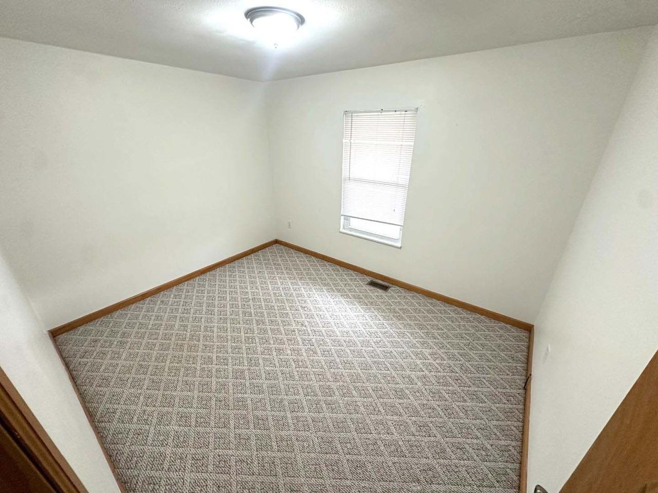 3028 Meadowview Dr - Photo 7 of 16